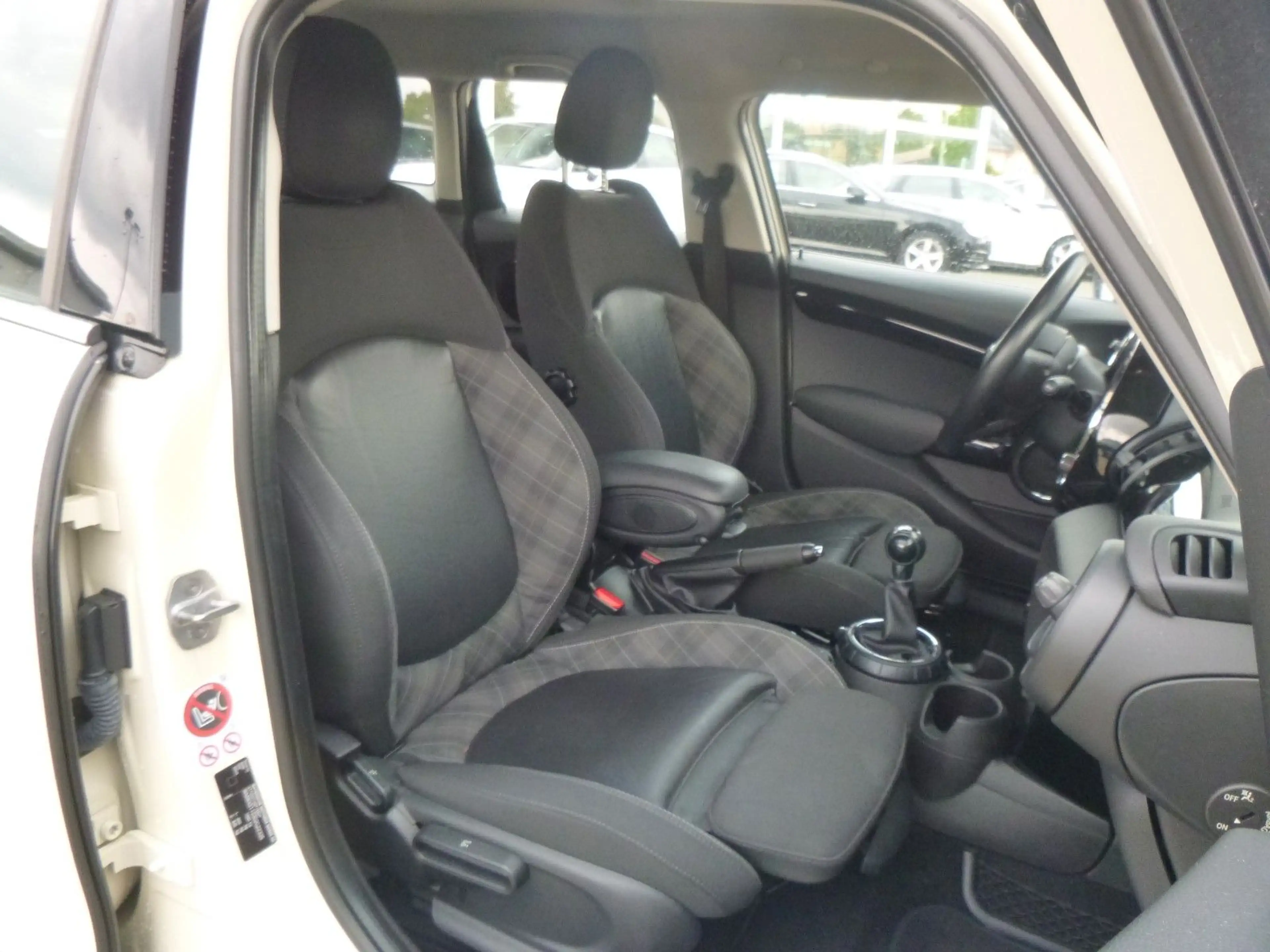 MINI One -Navi/LED/Sitzheiz/PDC — photo 11