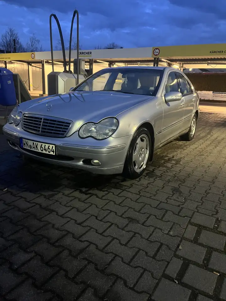 Mercedes-Benz C 240