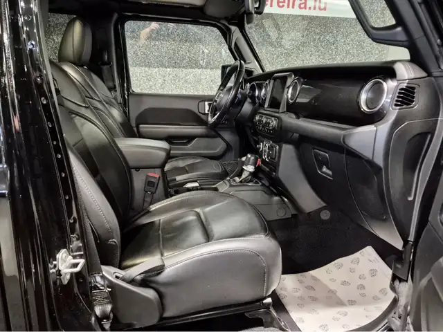 Jeep Wrangler view 4