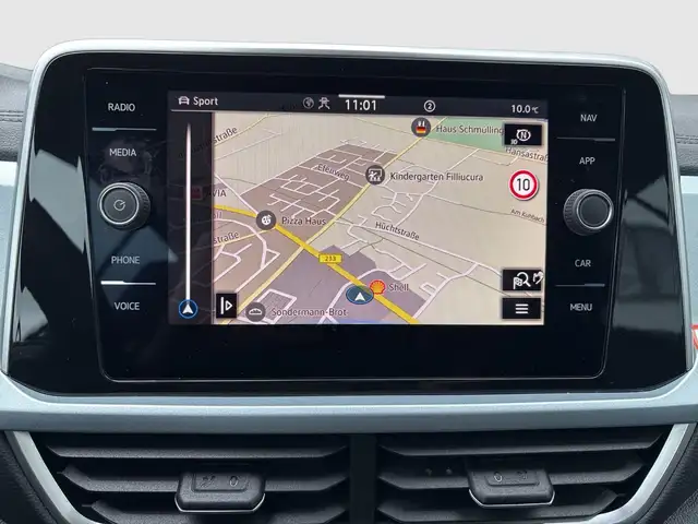Volkswagen T-Roc view 11