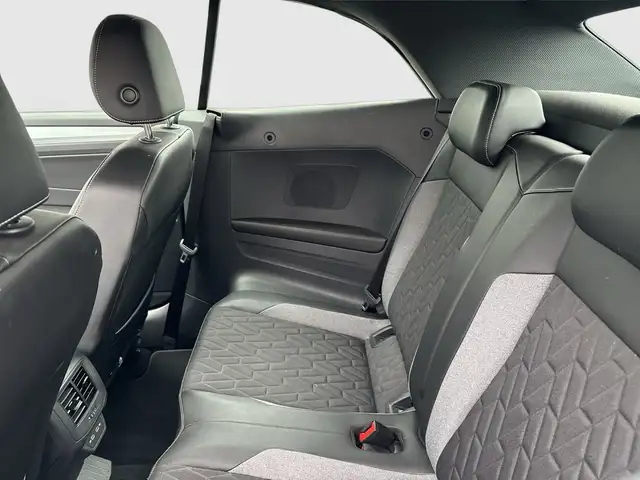 Volkswagen T-Roc view 9