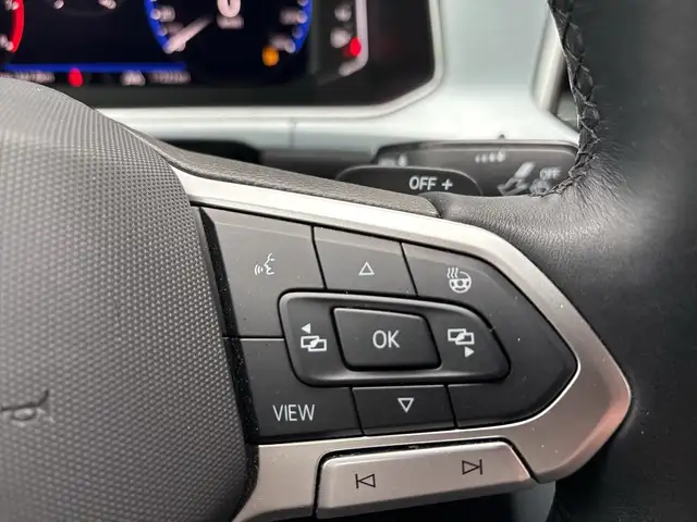 Volkswagen T-Roc view 16