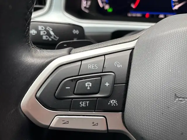 Volkswagen T-Roc view 15