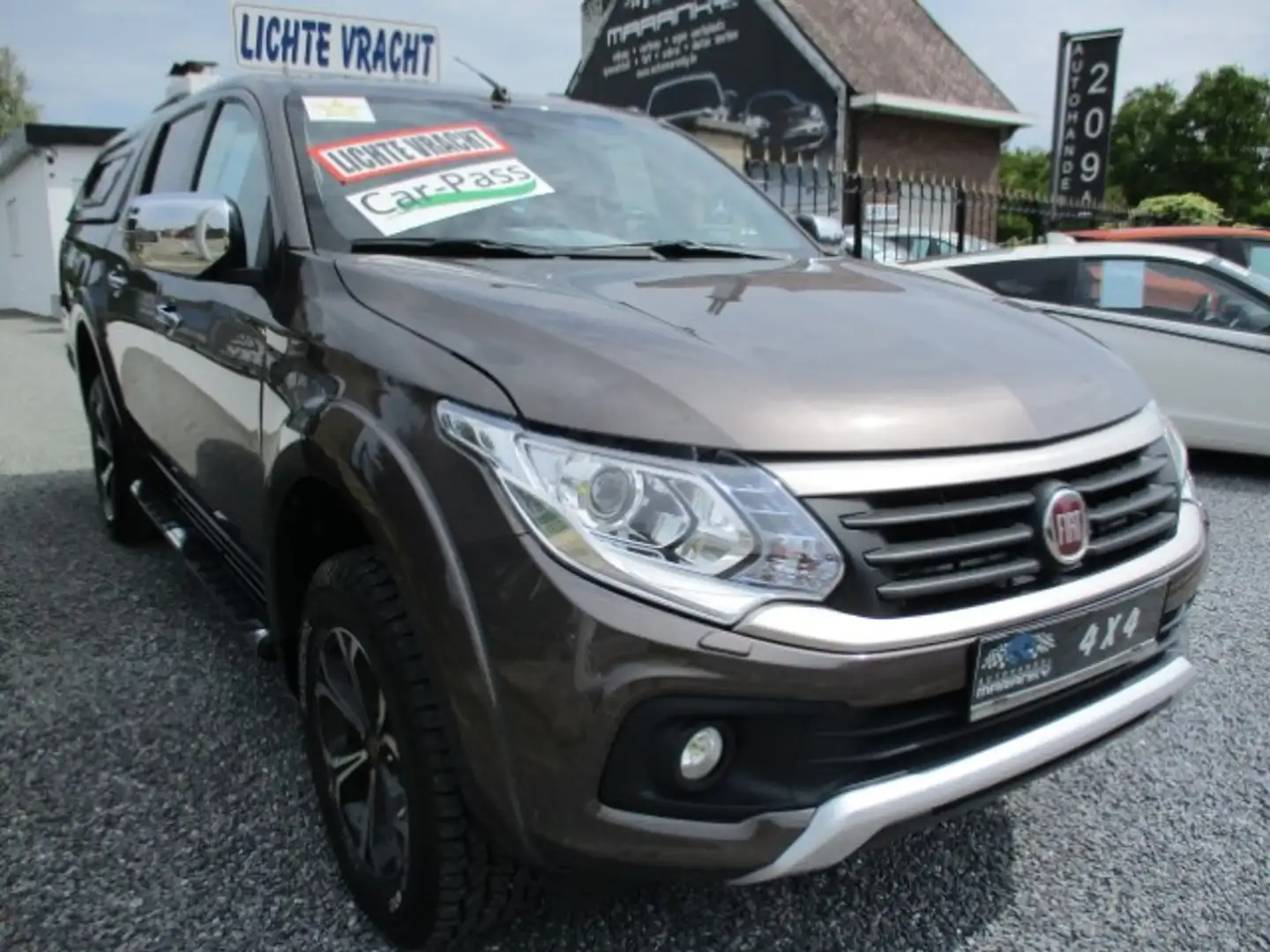 Fiat Fullback 2.4 D 181PK 4X4 FULL OPTION LEDER LV5PL VERKOCHT Braun - 1