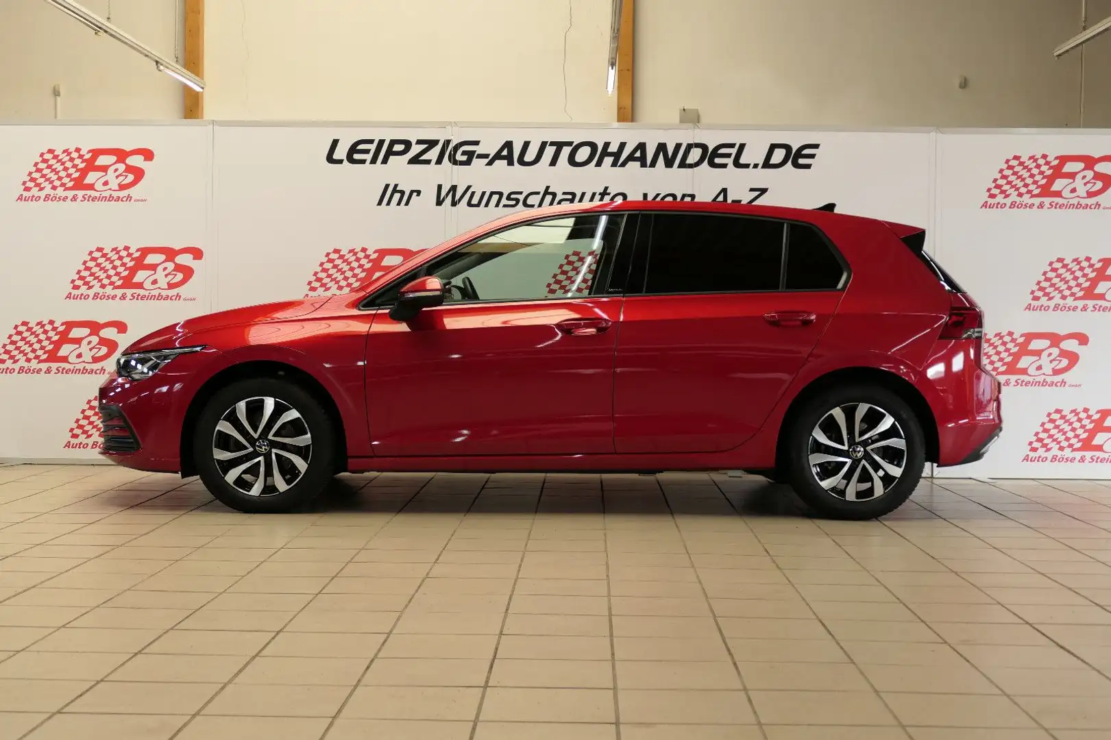 Volkswagen Golf VIII Lim. Active*STHZ*NAV*ACC*LED*APP*SHZ* Rosso - 2