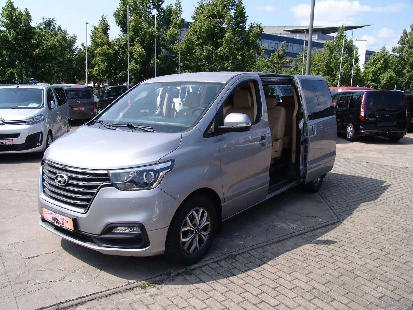 Hyundai H-1 Travel Premium FACELIFT -NAVI/LEDER/8Si Argintiu - 2