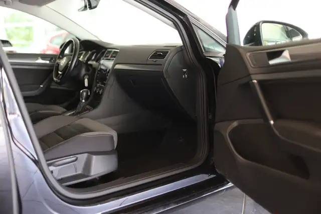 Volkswagen Golf view 11