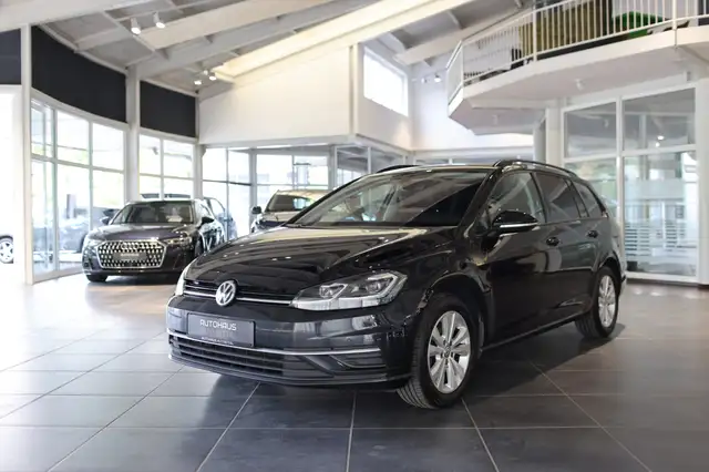 Volkswagen Golf view 3