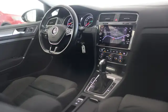 Volkswagen Golf view 8