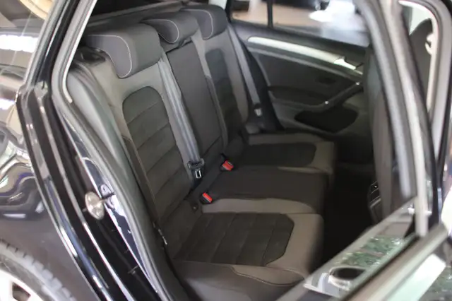 Volkswagen Golf view 13