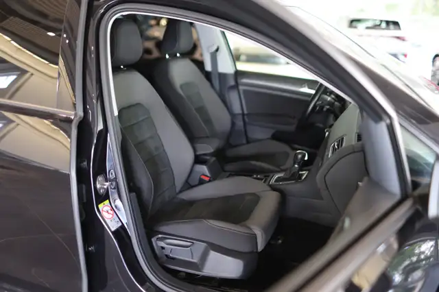 Volkswagen Golf view 12