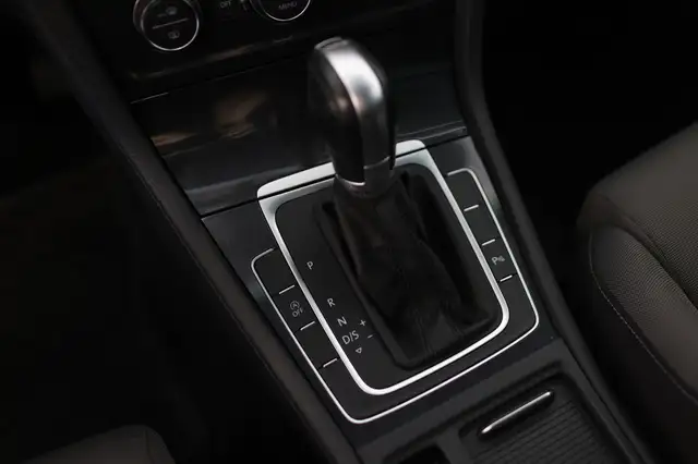 Volkswagen Golf view 14