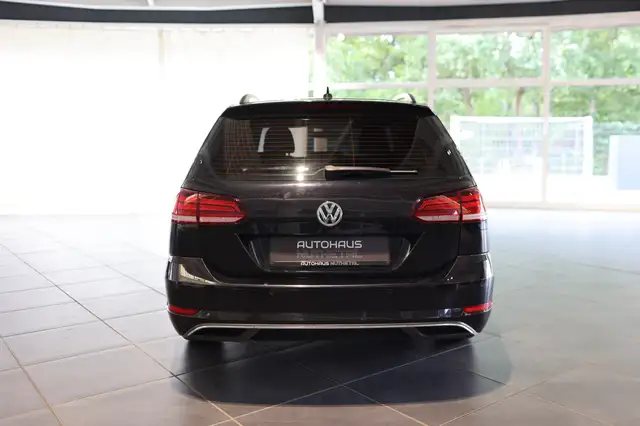 Volkswagen Golf view 5