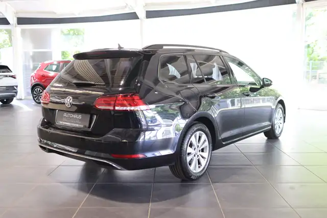 Volkswagen Golf view 6