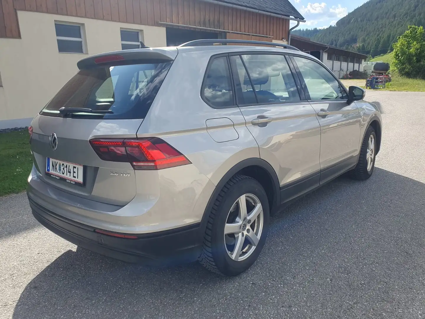 Volkswagen Tiguan Tiguan 2,0 TDI SCR Beige - 1