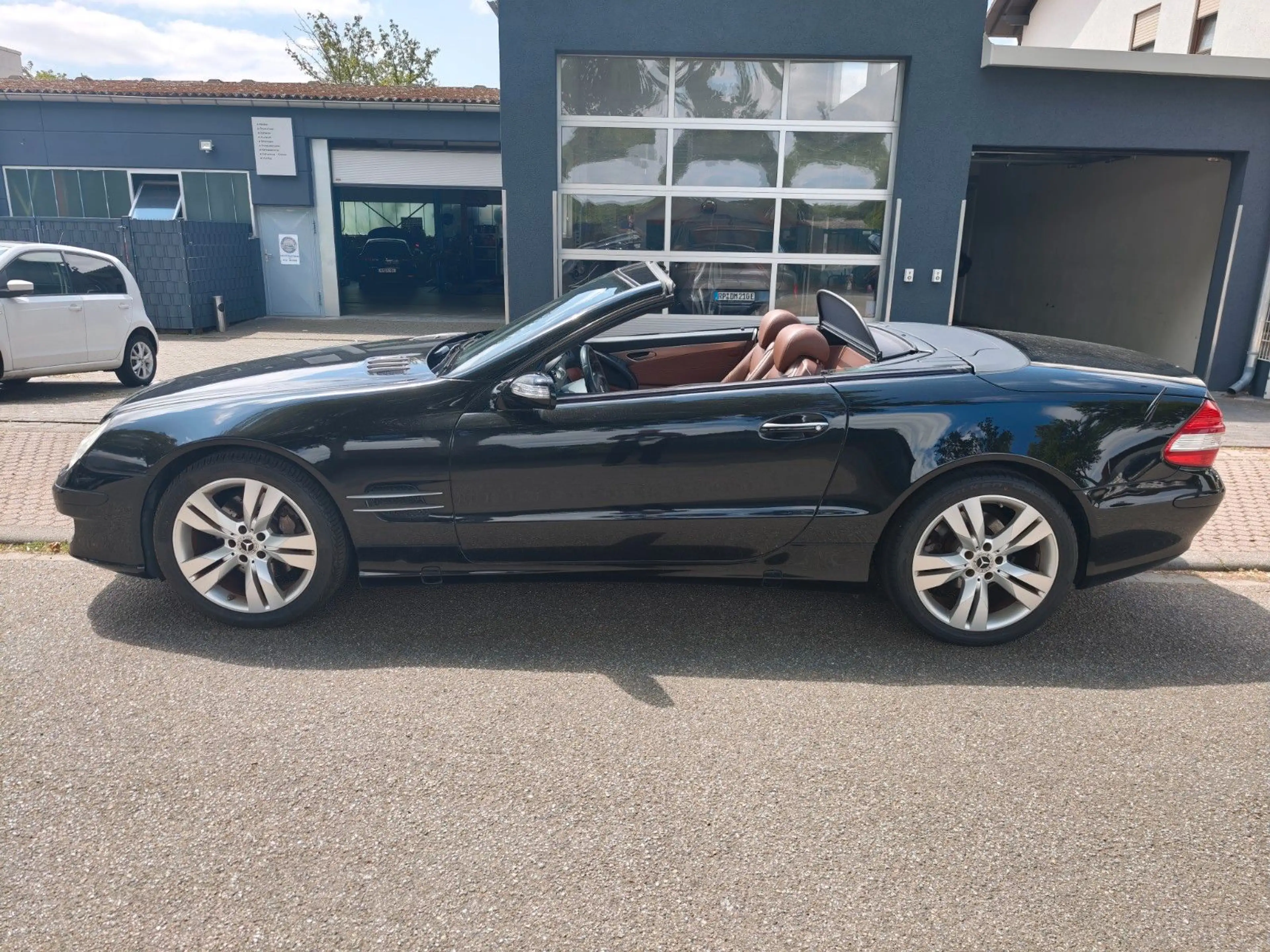 Mercedes-Benz SL 350 — photo 15