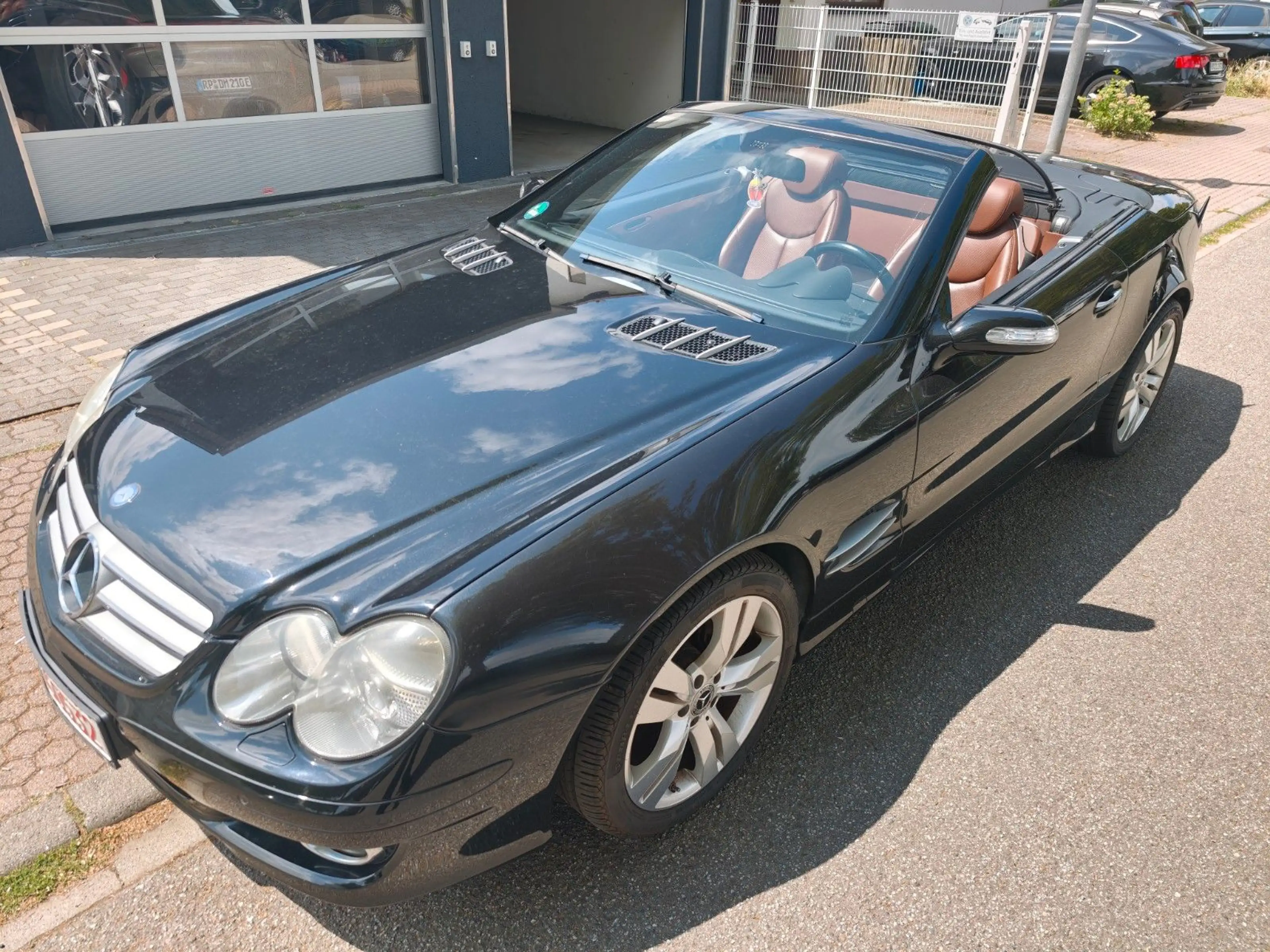 Mercedes-Benz SL 350 — photo 13
