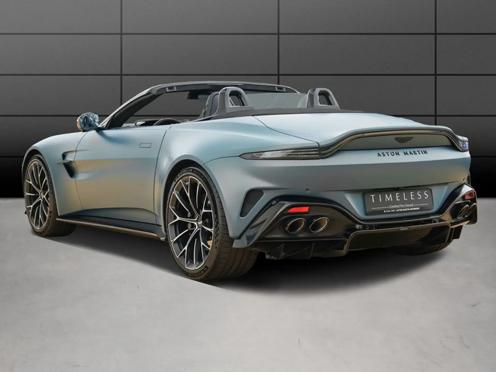 애스턴마틴 밴티지 V8 Coupe 2025 청록 사진 2