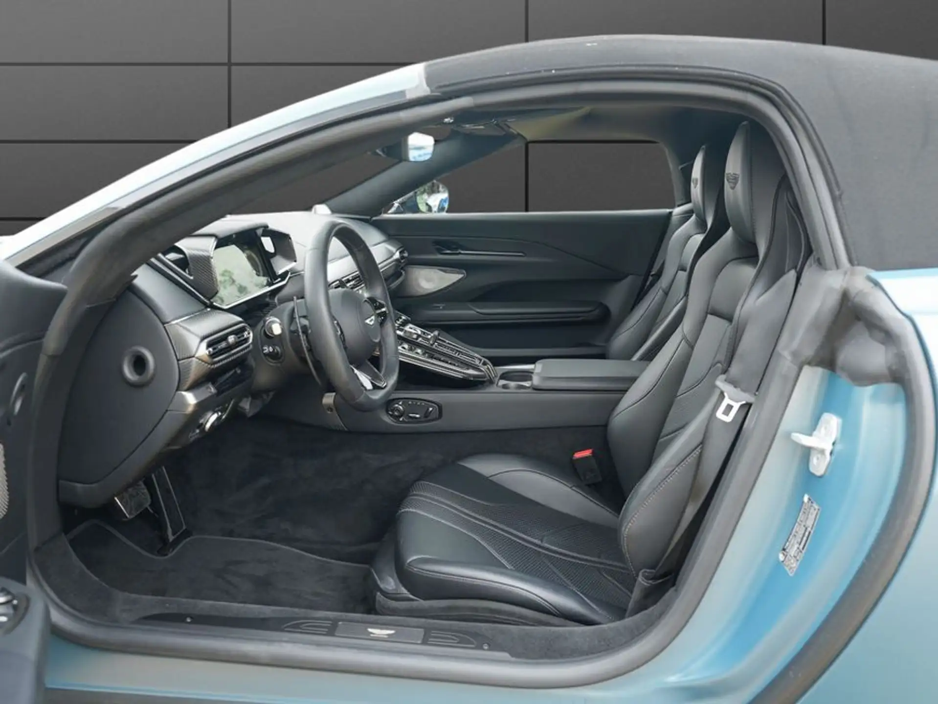 애스턴마틴 밴티지 V8 Coupe 2025 청록 사진 7
