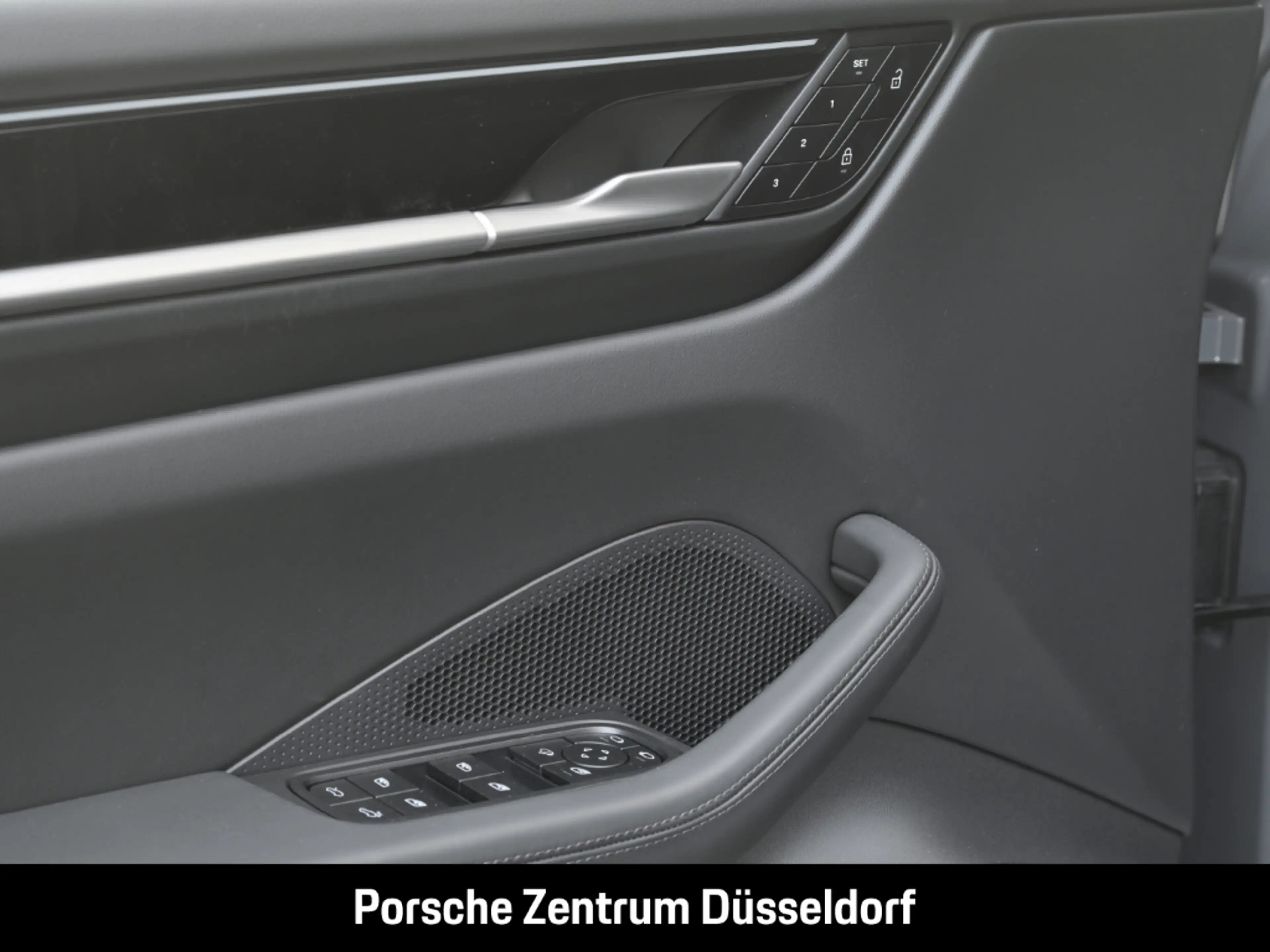 Porsche Macan BOSE LED-Matrix Panoramadach Surround-View — photo 14