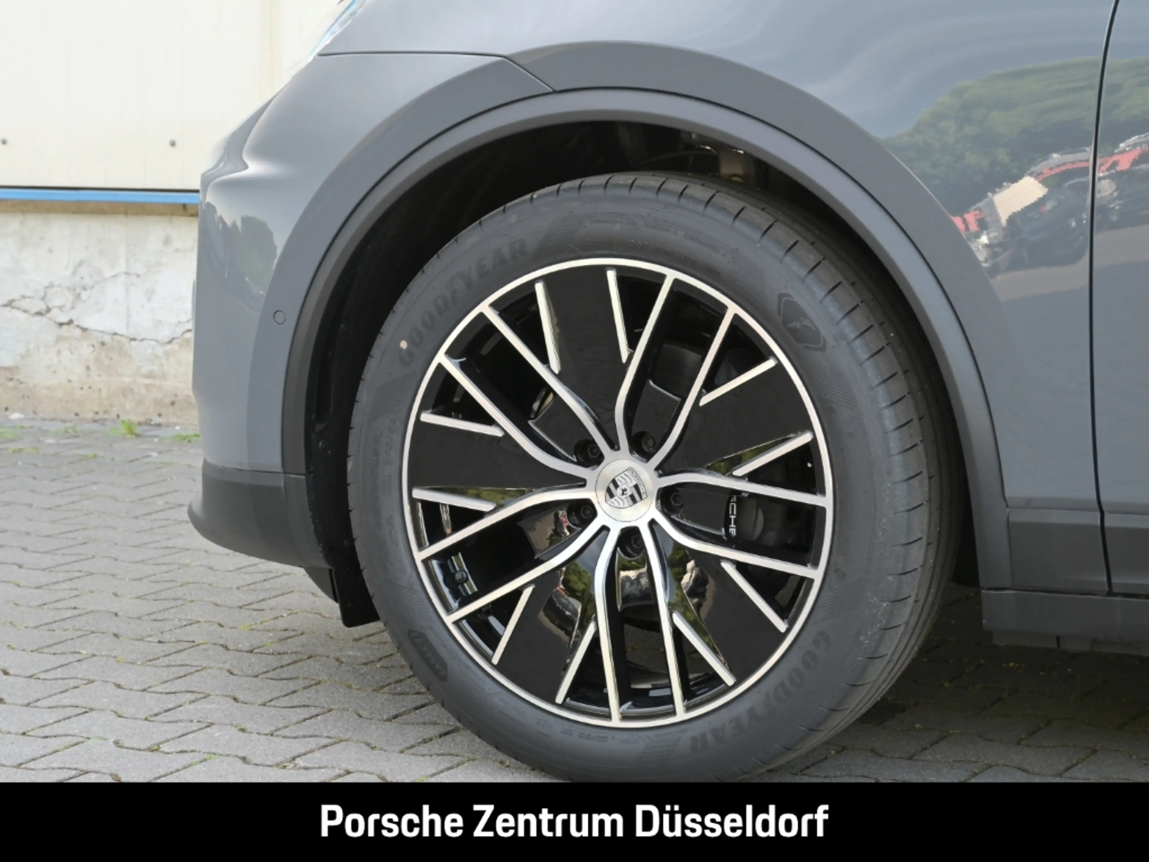 Porsche Macan BOSE LED-Matrix Panoramadach Surround-View — photo 6