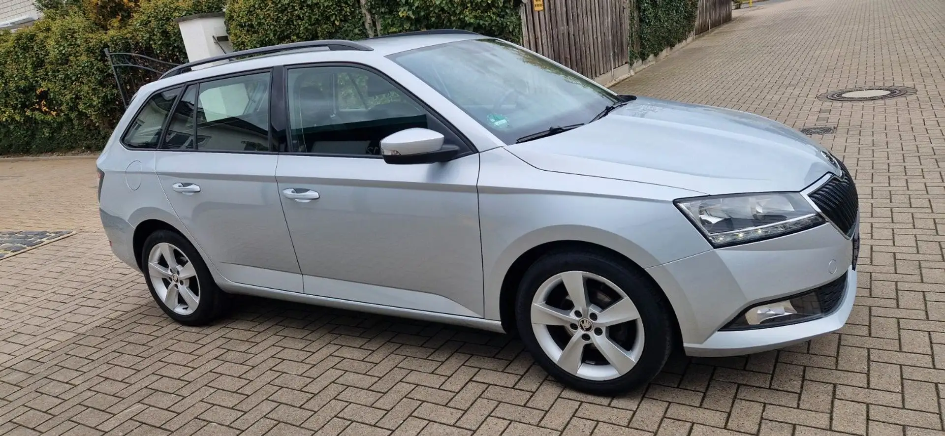 Skoda Fabia Combi Active 1 Hand 70KW Argent - 2