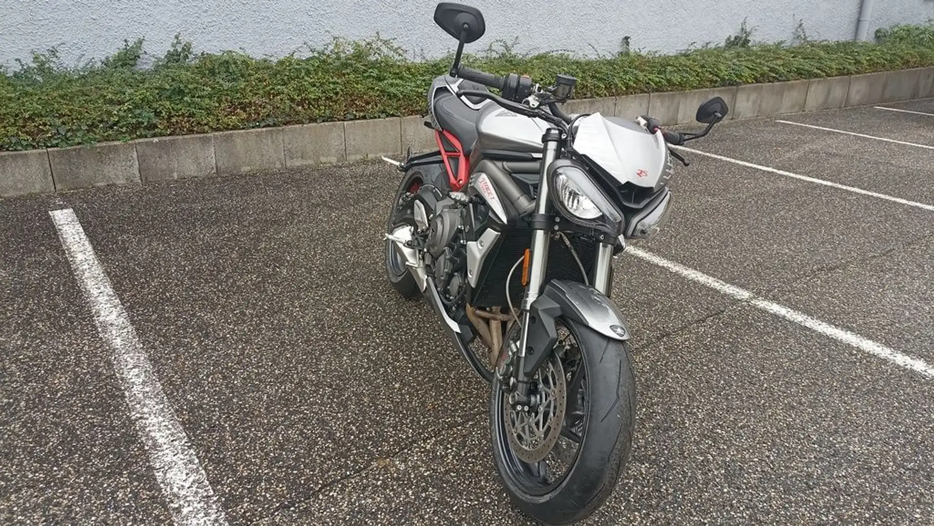 Triumph Street Triple RS Срібний - 1