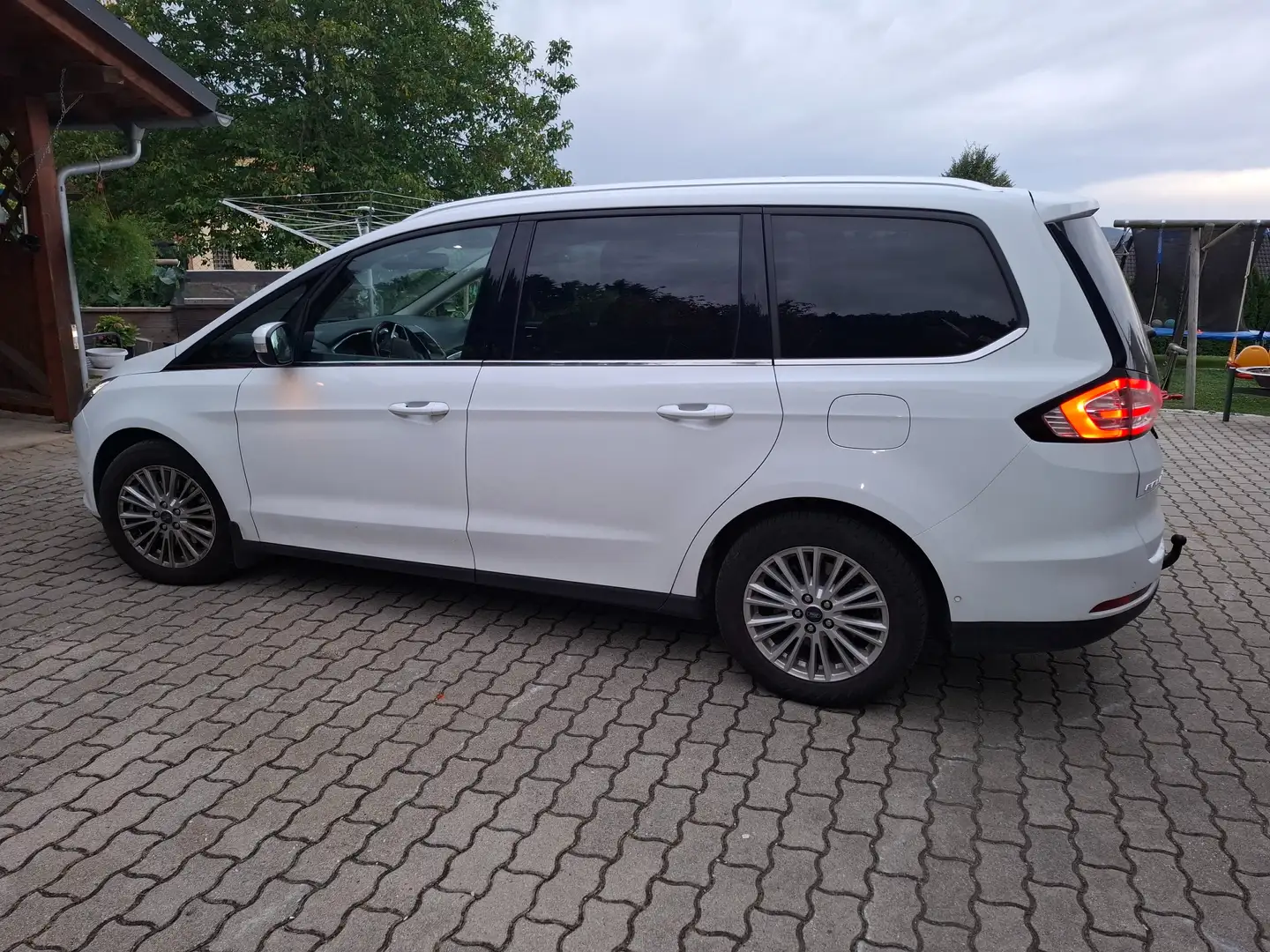 Ford Galaxy Galaxy 2,0 EcoBlue SCR Titanium Aut. Titanium Weiß - 2