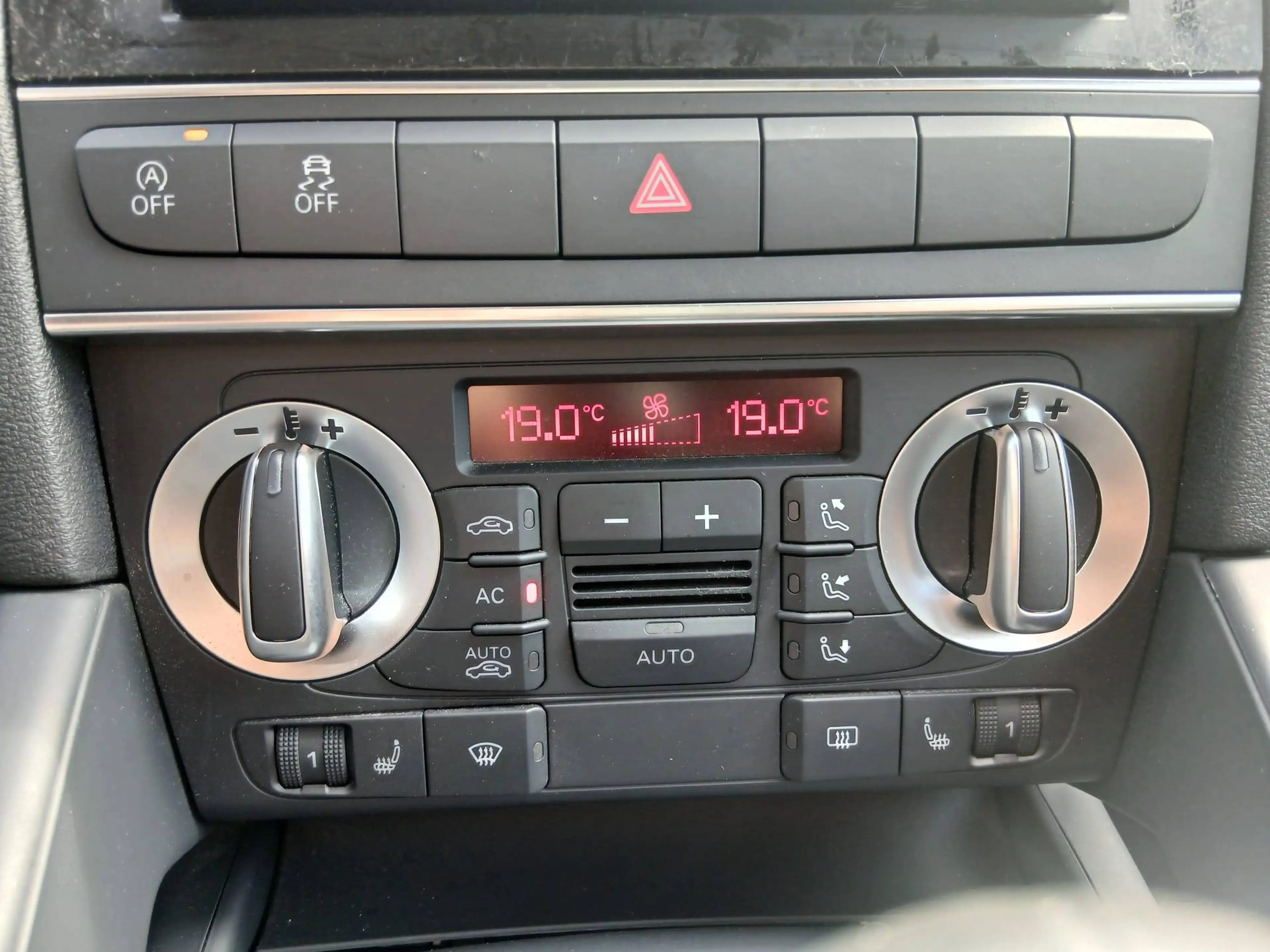 Audi A3 A3 Sportback 1.2 TFSI * ETAT EXCEPTIONNEL * AIRCO * PARK SENS AR * BLUETHOOT * 229X48 MOIS — photo 13