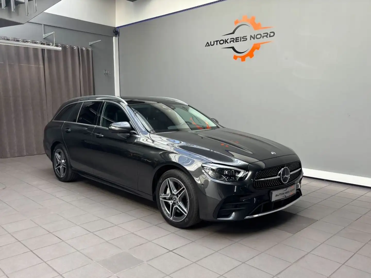 Mercedes-Benz E 300 de +HU NEU+PANO+AMG+ 360 KAM.+AHK+ Grau - 1