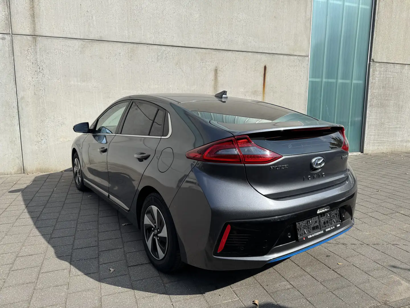 Hyundai IONIQ 1.6 GDi HEV Executive ISG DCT Gris - 2