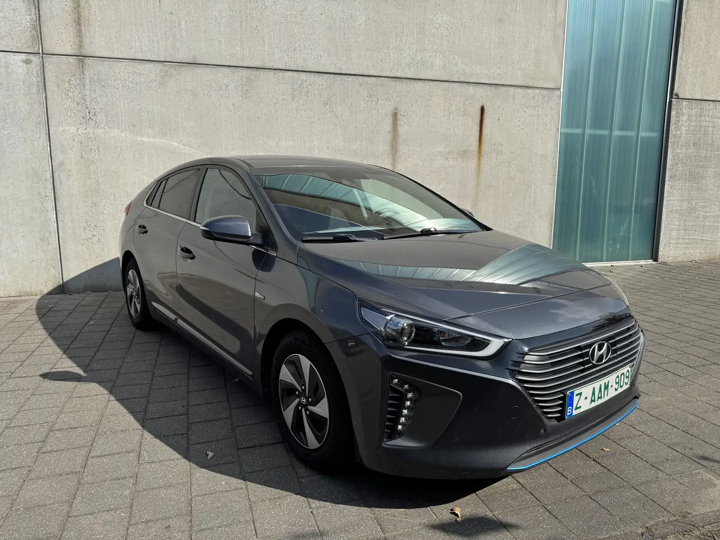Hyundai IONIQ 1.6 GDi HEV Executive ISG DCT Gris - 1