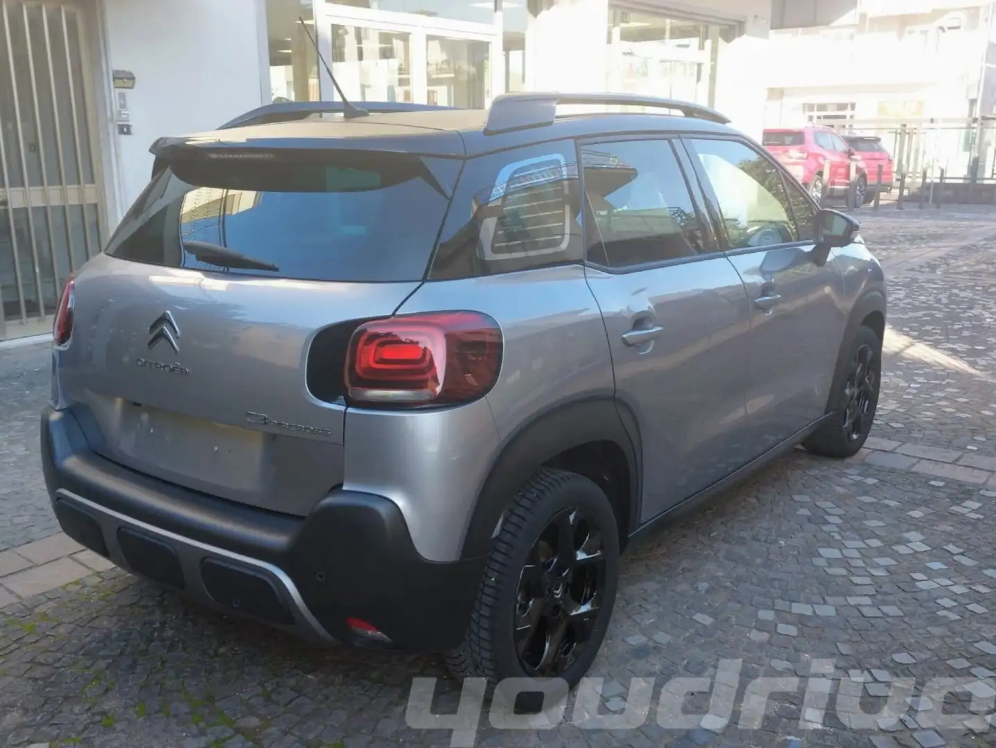 Citroen C3 Aircross PureTech 110 S&S Max KM 26.200 Grau - 2