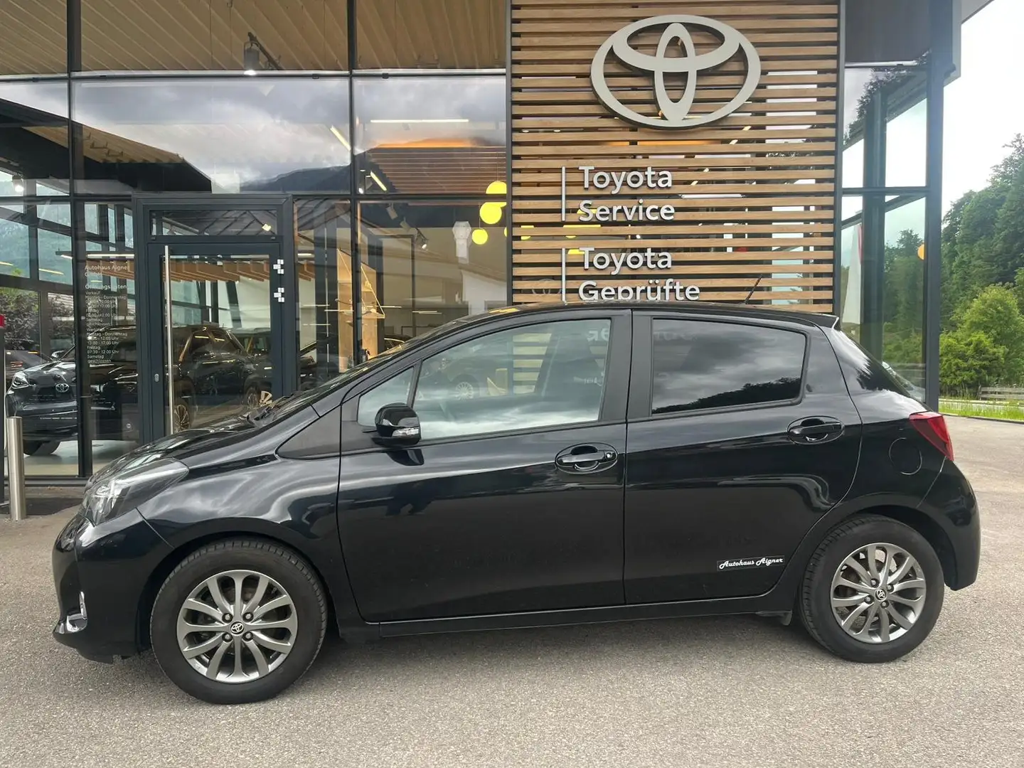 Toyota Yaris 1,0 VVT-i Edition45 Schwarz - 1