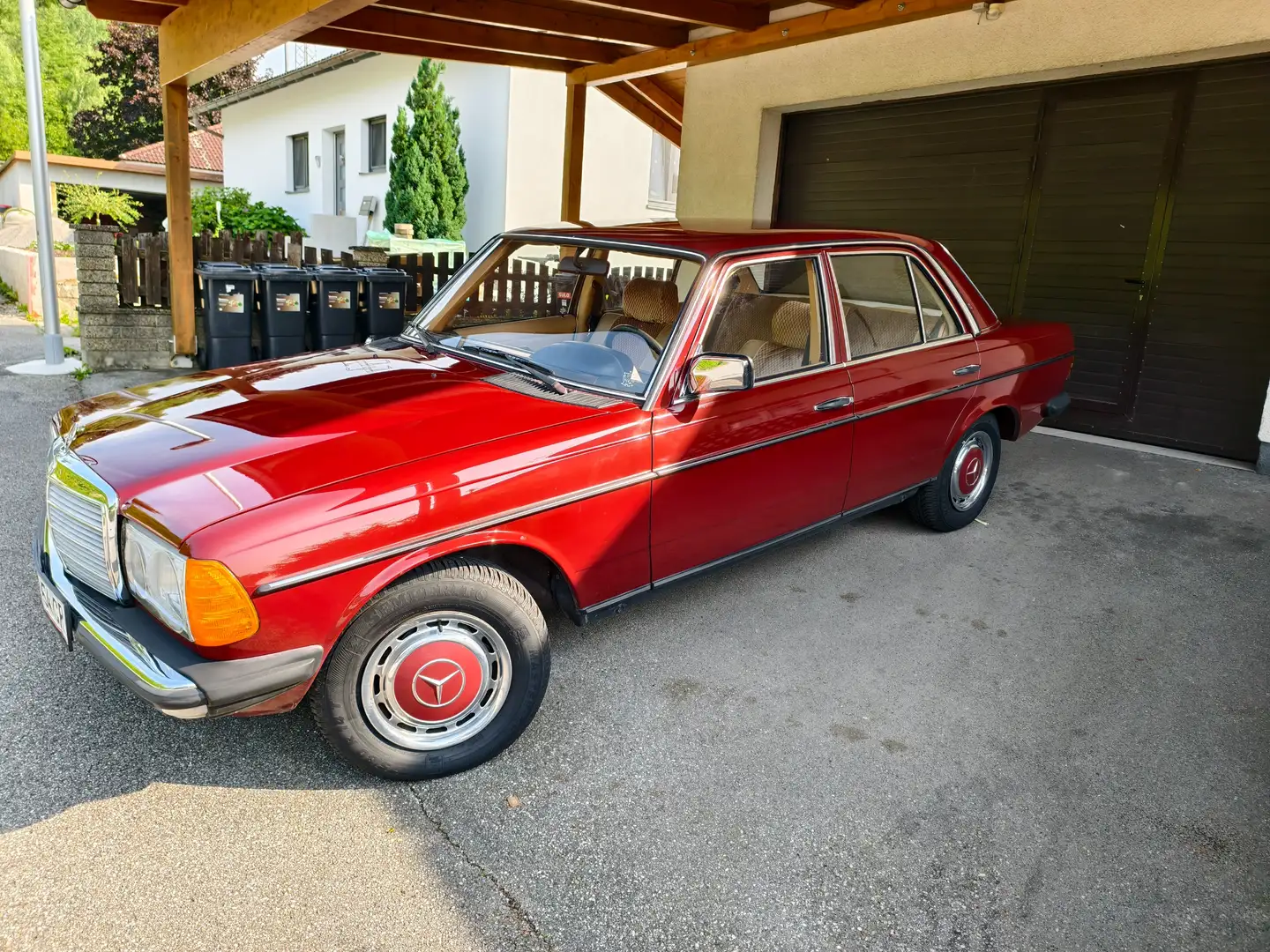 Mercedes-Benz 200 200 D W123 Rot - 1