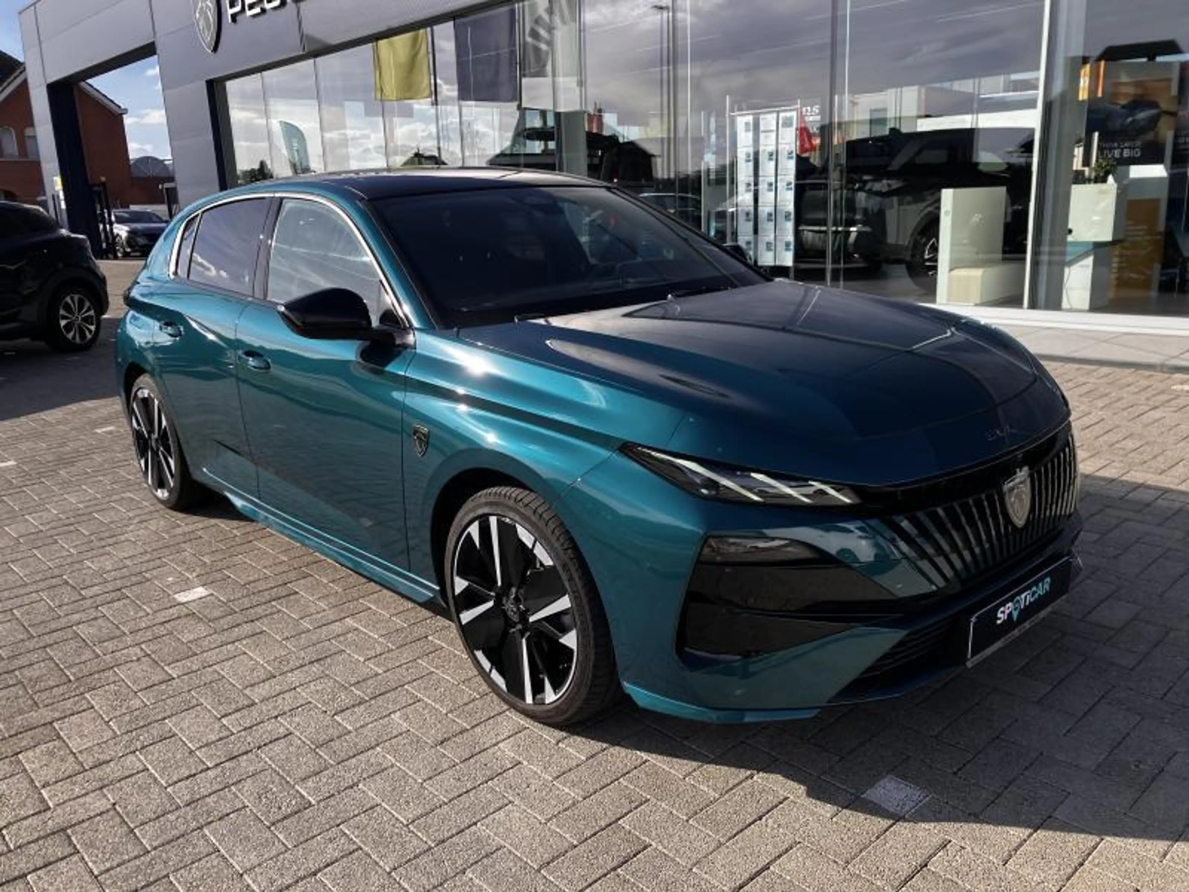 Peugeot 308 III & e- GT — photo 3