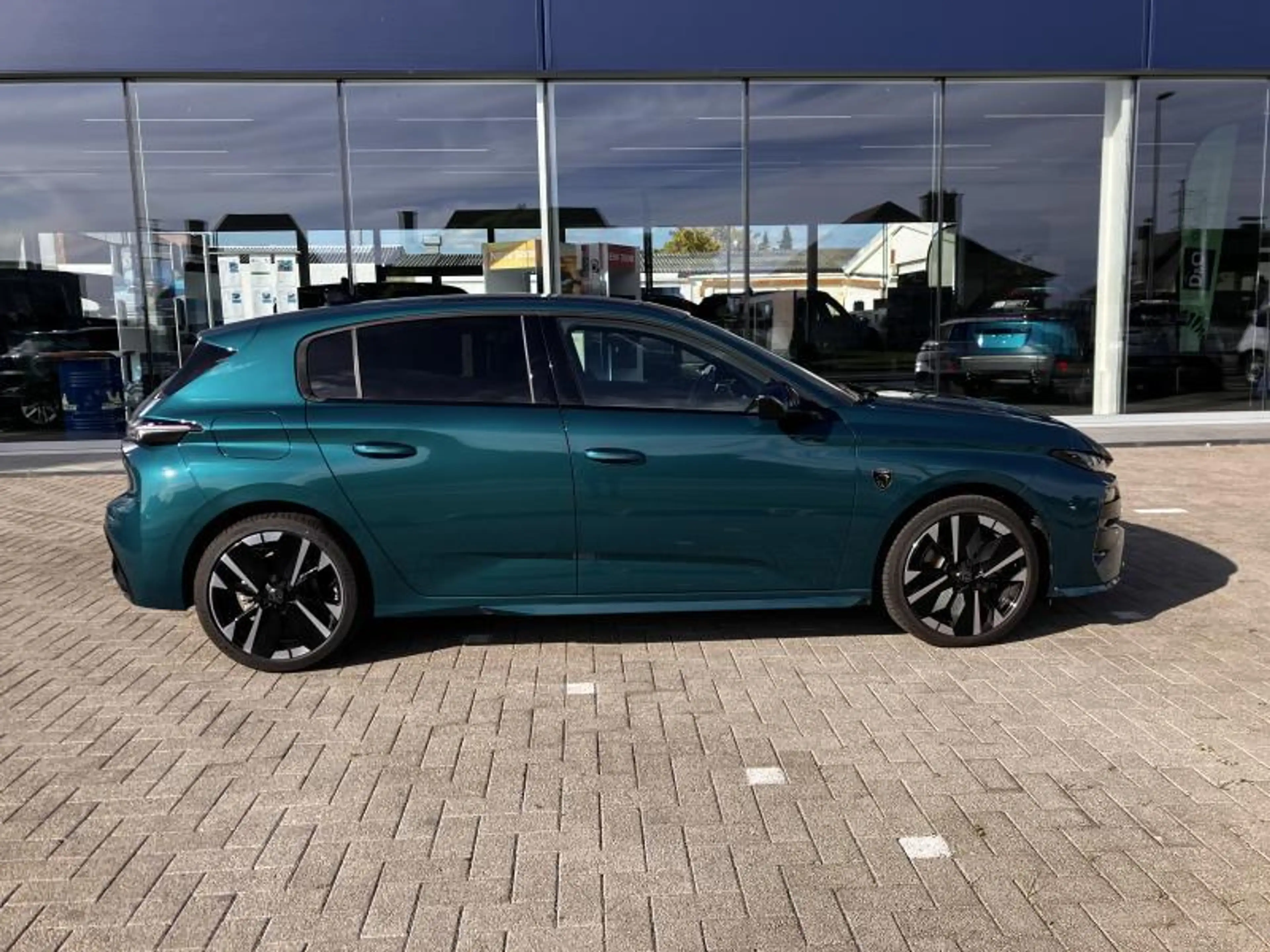 Peugeot 308 III & e- GT — photo 4