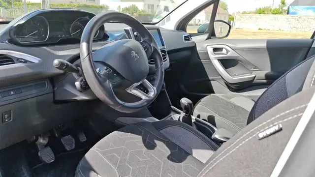 Peugeot 2008 view 8