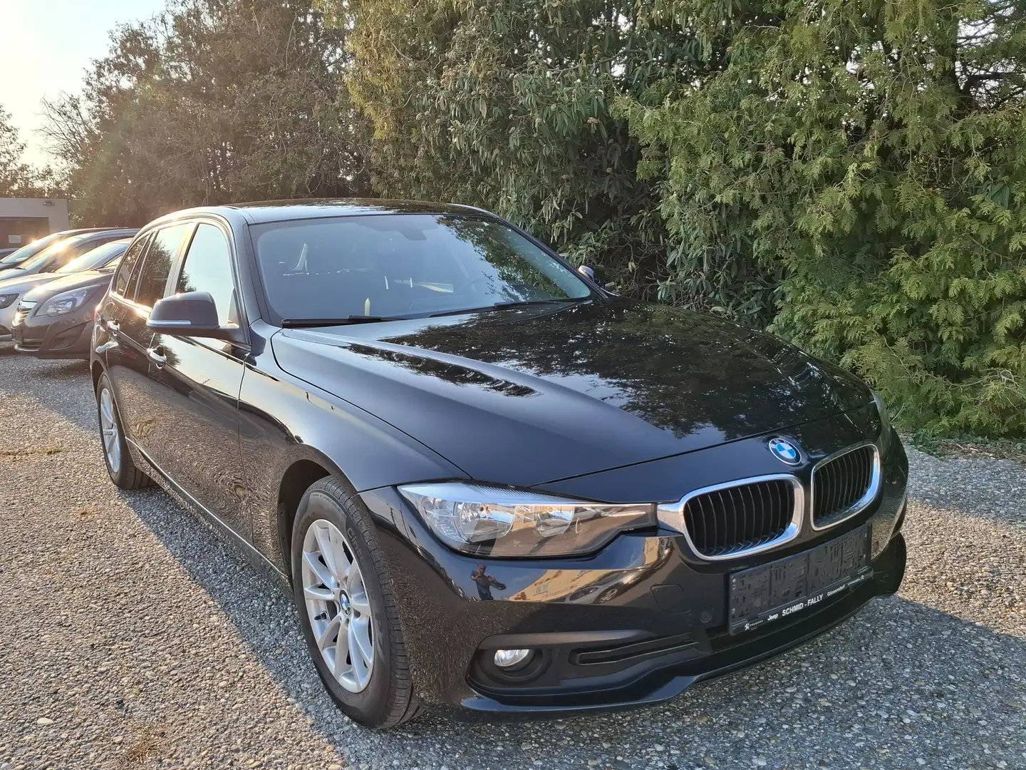 BMW 316 316d Touring Advantage (Kombi) Schwarz - 2