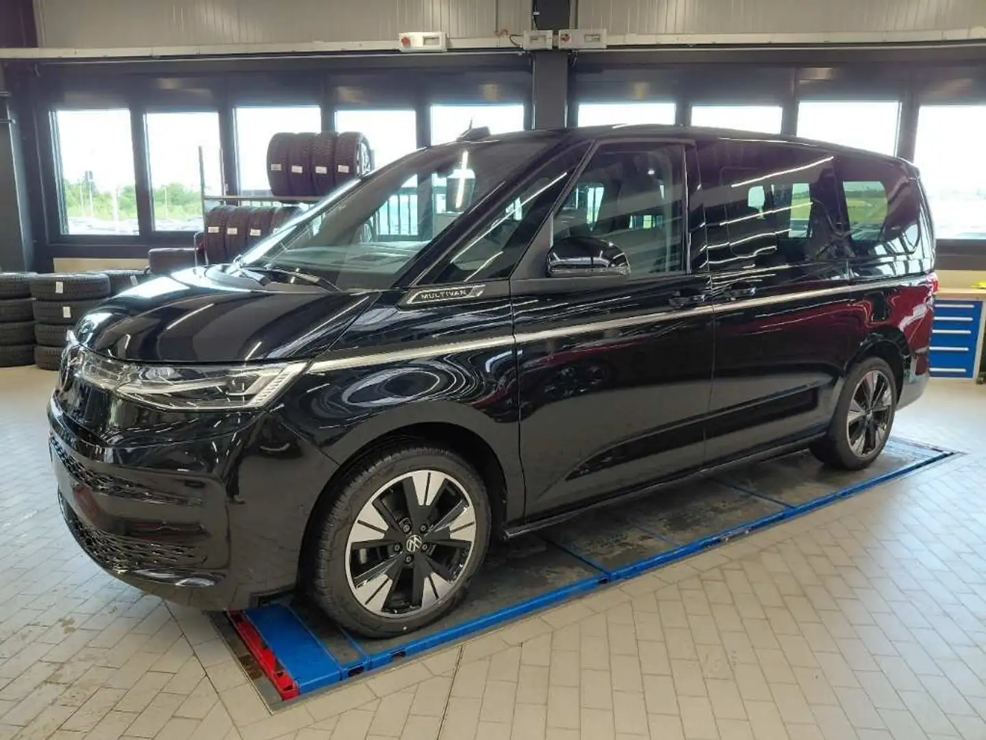 Volkswagen T7 Multivan Style lang*19Zoll*PANORAMA*TISCH*AHK*Standh*el.T Schwarz - 1