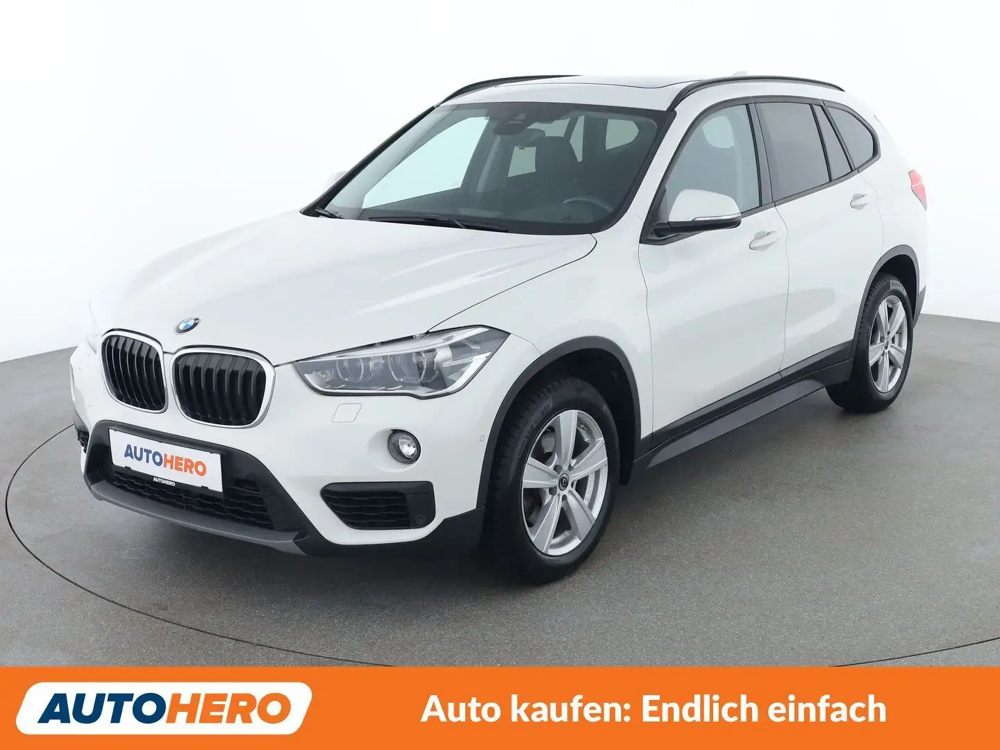 BMW X1 sDrive 18i Advantage Weiß - 1