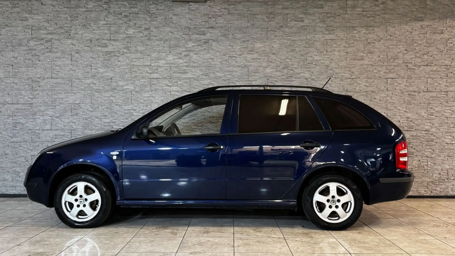 Skoda Fabia 1.4 16V Combi Life KLIMA*8-FACH-BEREIFT Blue - 2