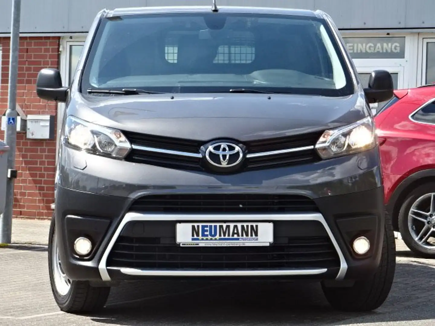 Toyota Proace 2,0-l-D-4D L2 Autm. Comfort Szary - 2