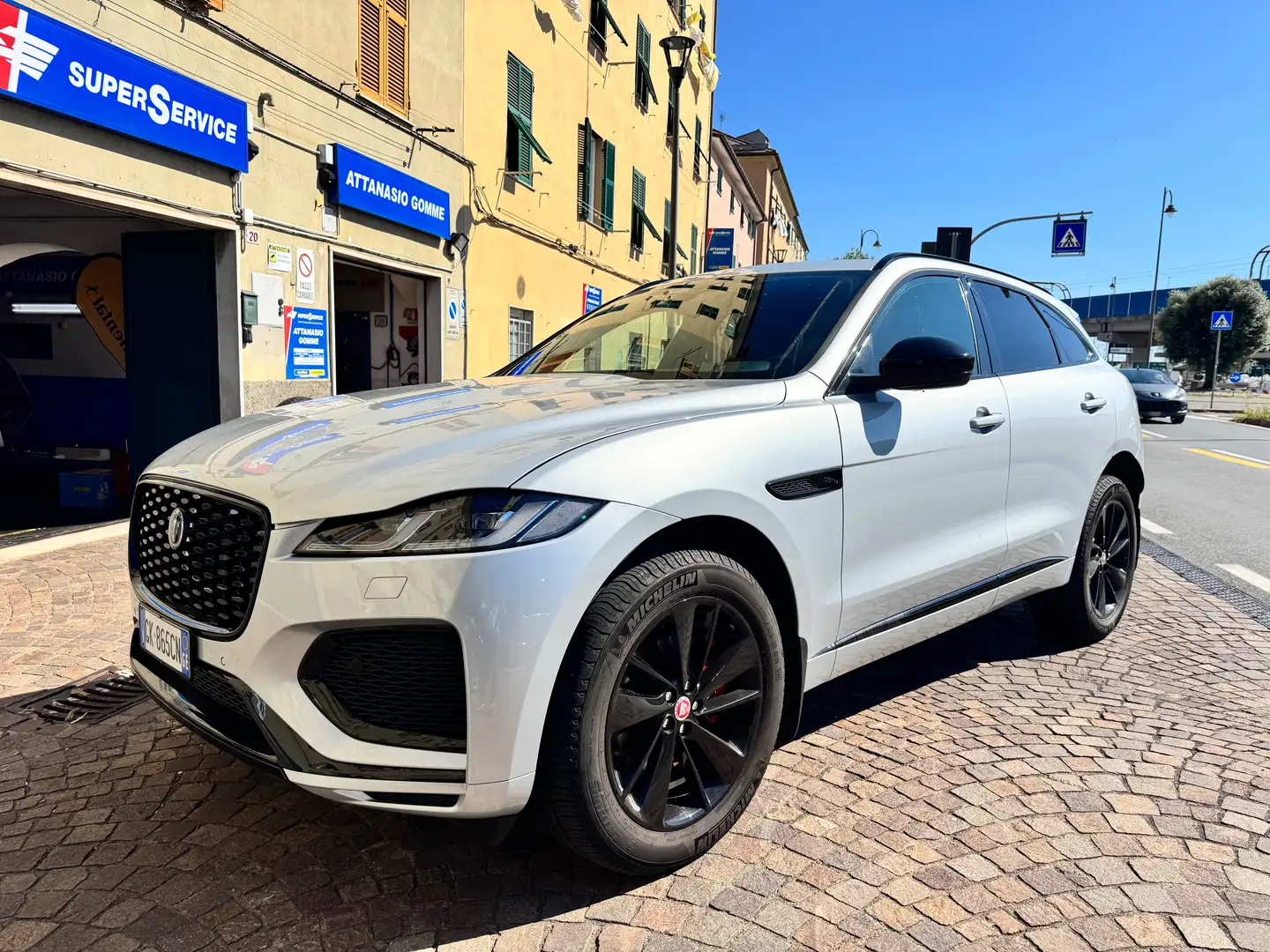 Jaguar F-Pace F-Pace 2021 2.0 i4 R-Dynamic Black awd 250cv auto Grau - 1
