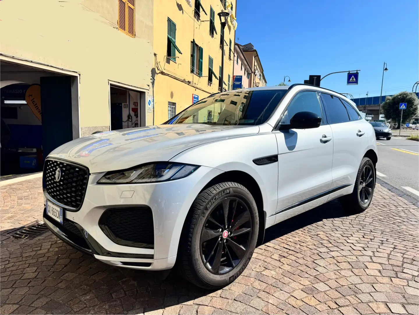 Jaguar F-Pace F-Pace 2021 2.0 i4 R-Dynamic Black awd 250cv auto Gris - 1