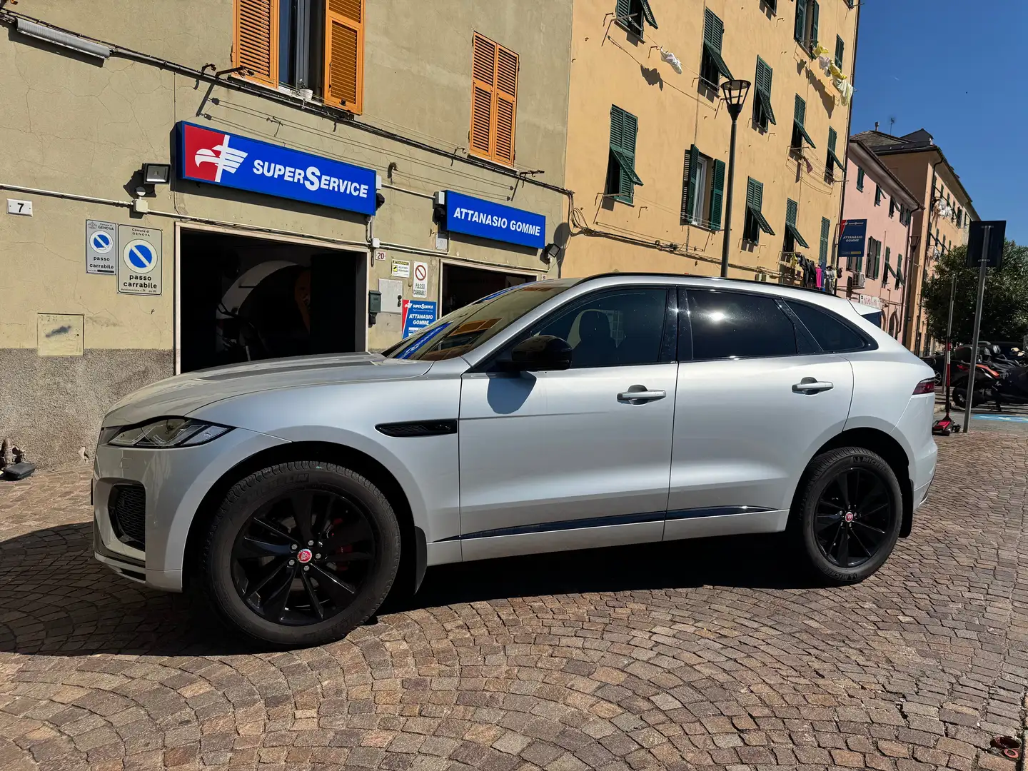 Jaguar F-Pace F-Pace 2021 2.0 i4 R-Dynamic Black awd 250cv auto Grau - 2