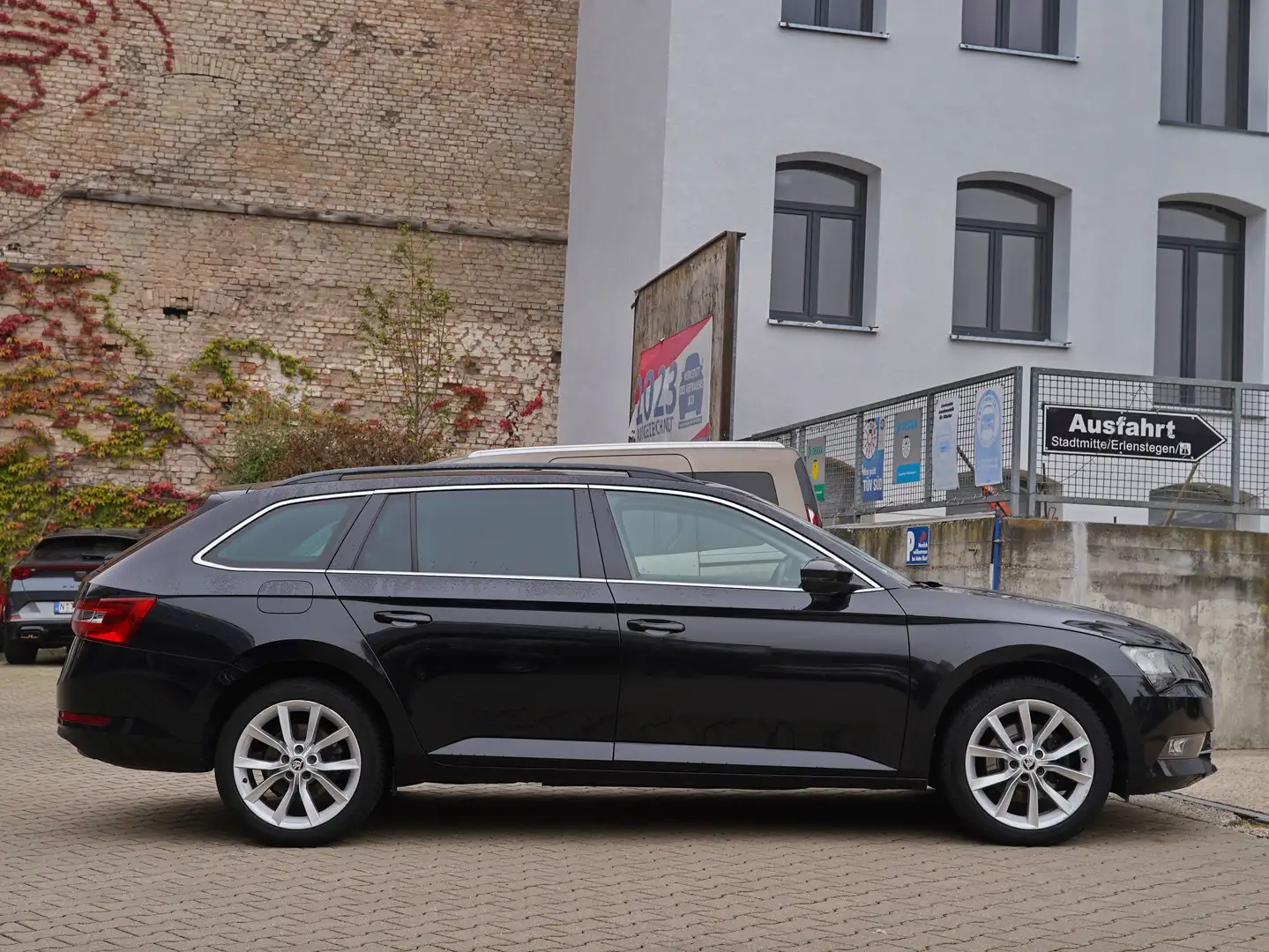 Skoda Superb Ambition 4x4 | Standheizung | 2.0TDI | Business Schwarz - 2