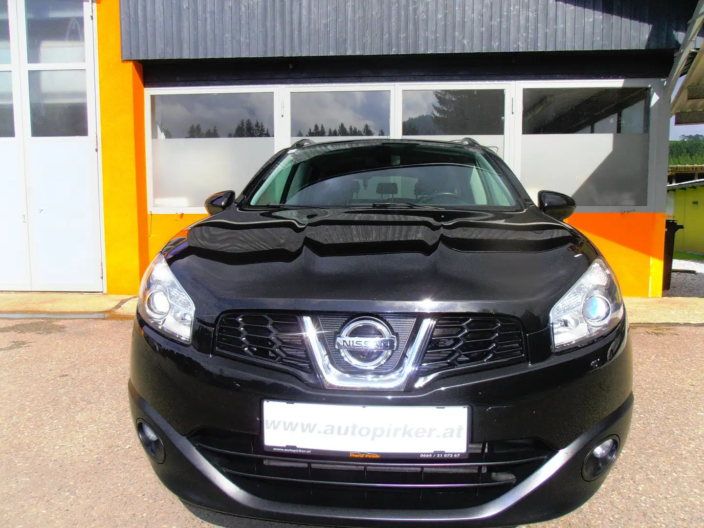 Nissan Qashqai 1,6 dCi 360 Start/Stop 2WD Schwarz - 1