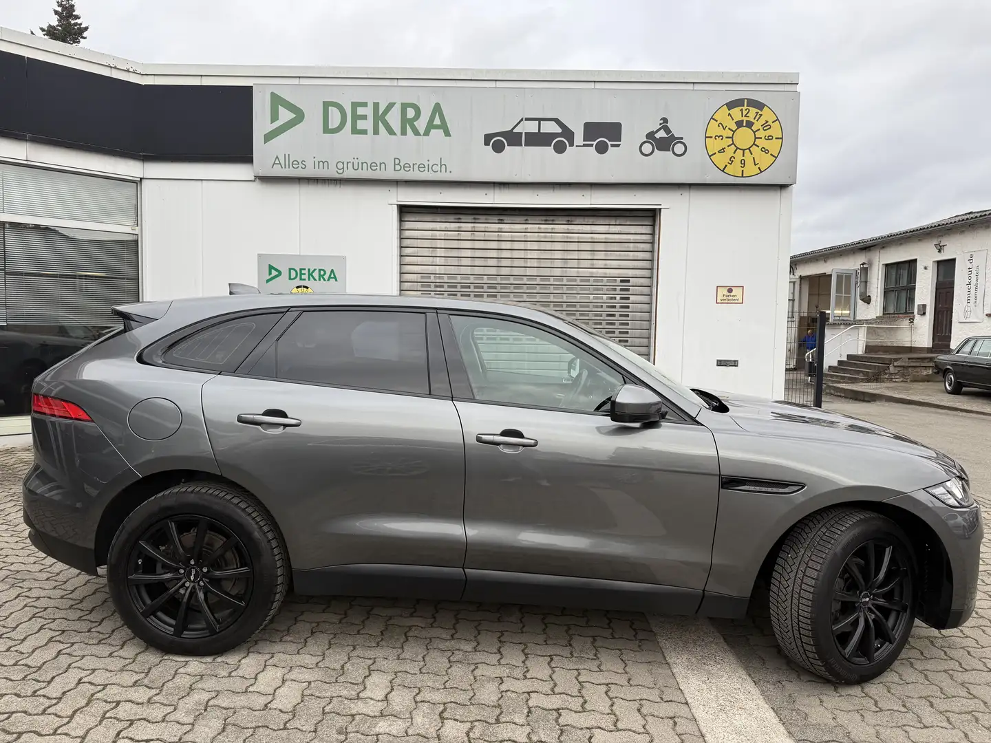 Jaguar F-Pace 2,0 TDE Automatik mit Klima/Leder/Navi/Kamera/Met. Grijs - 2