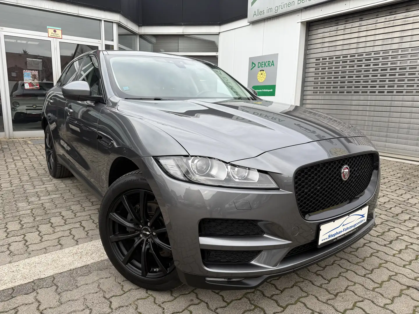 Jaguar F-Pace 2,0 TDE Automatik mit Klima/Leder/Navi/Kamera/Met. Grijs - 1